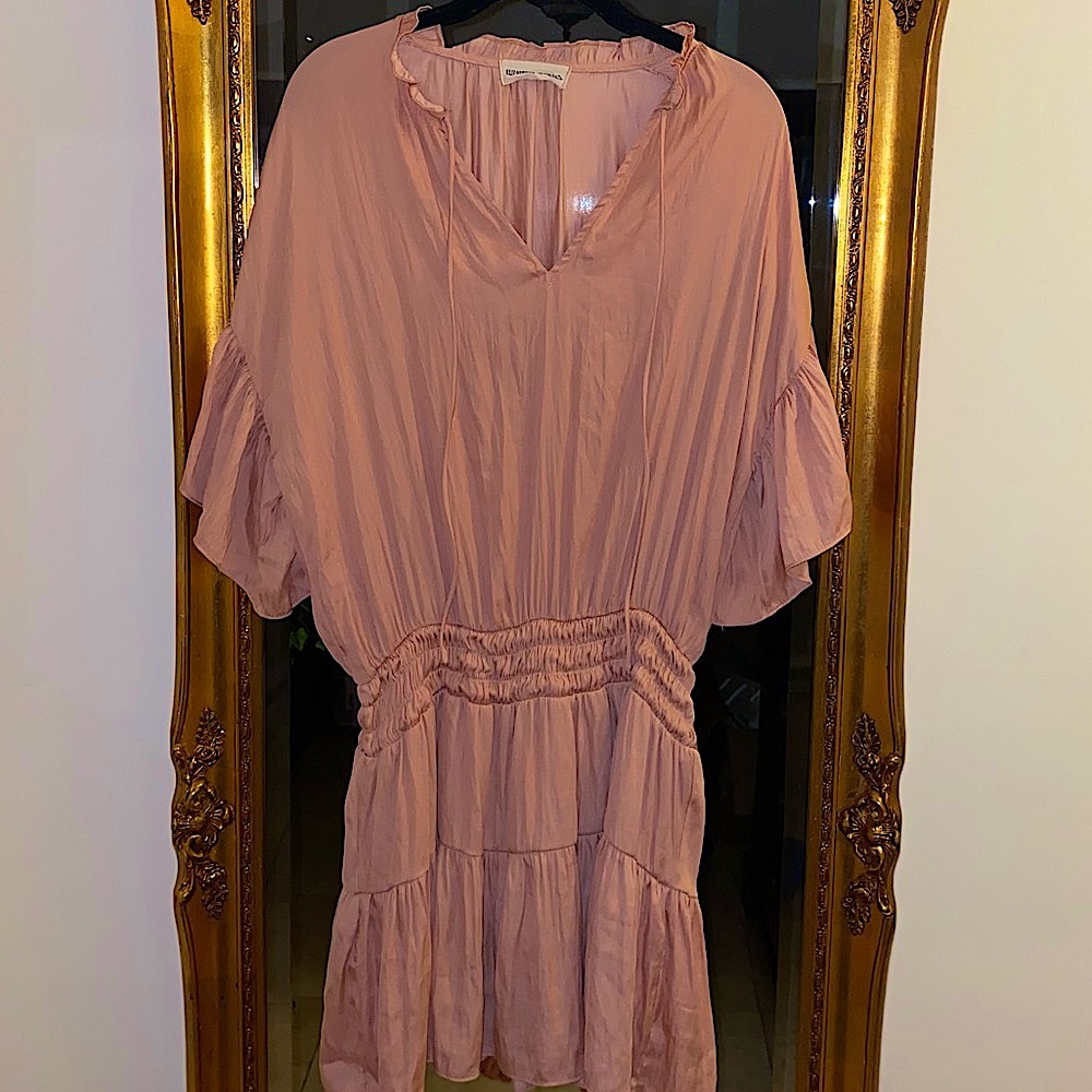 Elizabeth’s closet salmon pink ruffle ruched dress